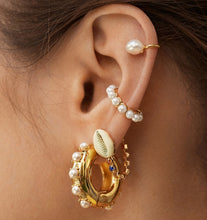 Pearl earcuff