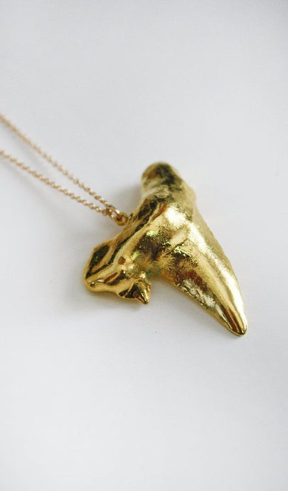 Niho gold shark tooth necklace - Uli Uli Jewelry